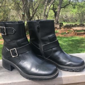 Cute buckle Bass Boots size 8.5